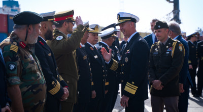 مضلل: الدبيبة لم يزر البارجة الأميركية USS Mount Whitney خلال رسوِّها في طرابلس