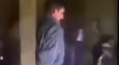 فيديو قديم يظهر جنديًا من جيش الأسد يعتدي على رجل وزوجته