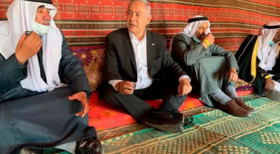 الصورتان قديمتان لاجتماع نتنياهو في بدو رهط في أعقاب حملته الانتخابية
