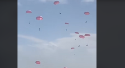 فيديو قديم يعاد نشره على أنه لمساعدات سعودية حديثة أُنزلت على قطاع غزة 