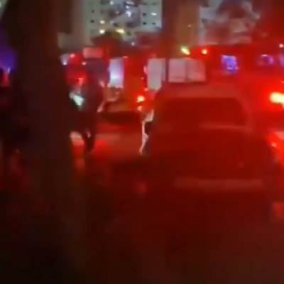 فيديو قديم لآثار سقوط صاروخ في عسقلان على أنه لشظايا صاروخ يمني في تل أبيب