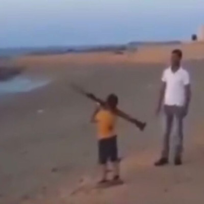 Official Israeli accounts circulate video of Libyan child carrying a bomber as in Gaza