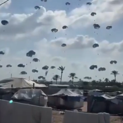 انتشار مشاهد قديمة لعمليات إنزال جوية للمساعدات على قطاع غزة مع الادعاء أنها حديثة لعمليات قامت بها الصين