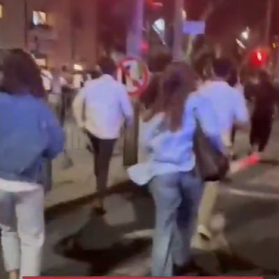 ربط خاطئ لفيديو قديم على أنها لهروب جماعي نتيجة الصاروخ اليمني الأخير الذي استهدف الاحتلال 