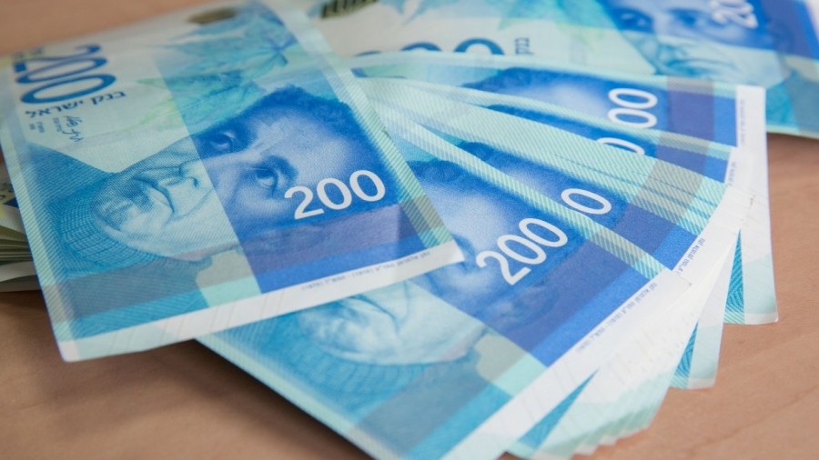 الاحتلال يعوض أصحاب الحرف 6000 ش شهرياً ليس يومياً