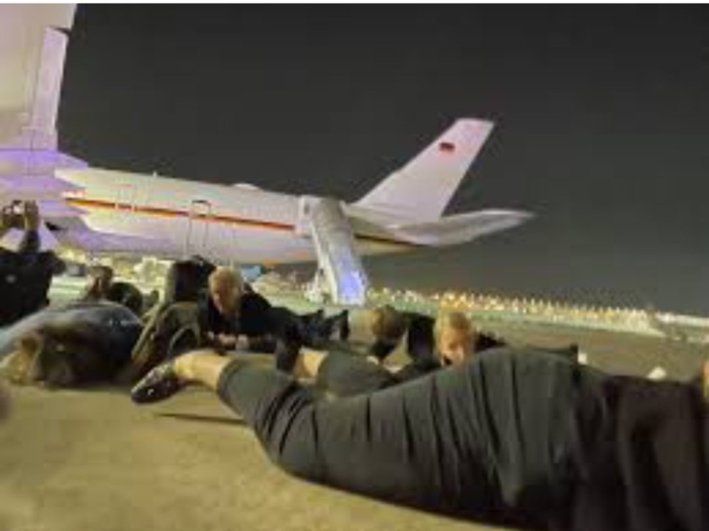 صورة قديمة وليست لوفد بريطاني