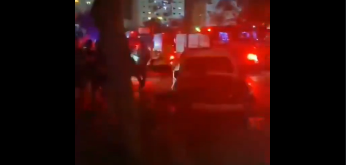 فيديو قديم لآثار سقوط صاروخ في عسقلان على أنه لشظايا صاروخ يمني في تل أبيب
