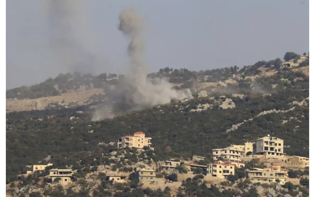صورة قديمة وهي لقصف إسرائيلي في لبنان