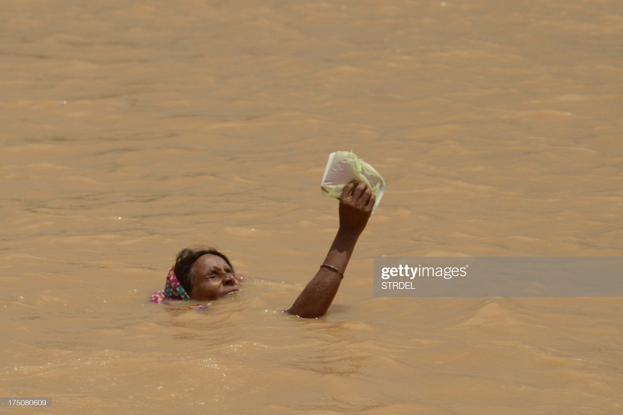 حقيقة صورة جريدة الدستور عن فيضان السودان