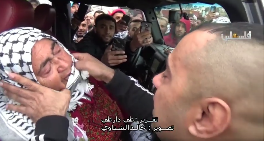 هذا الأسير لم تمت والدته لحظة لقائها به بعد 18 عامًا!