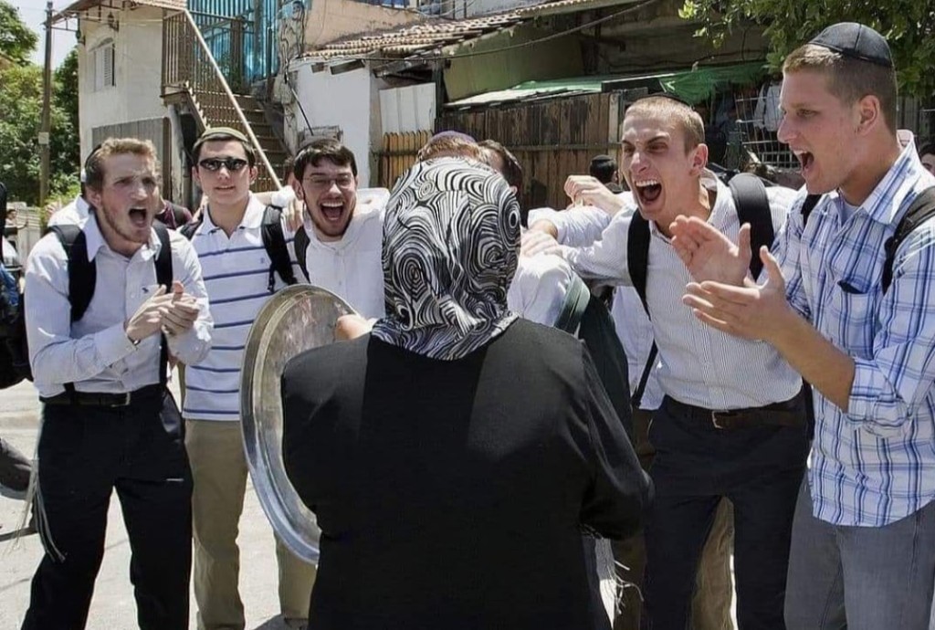 صورة قديمة لحدث مازال مستمر في حي الشيخ جراح