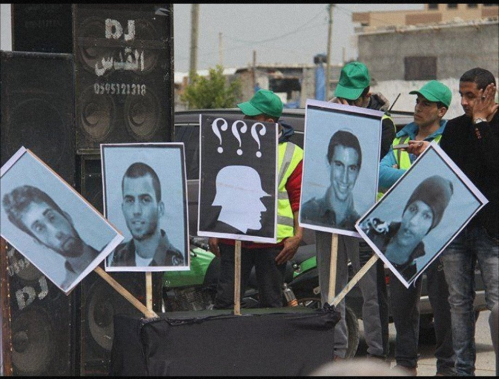 القناة ١٢ العبرية لم تذكر أن التسجيل الصوتي لـ "ميكي آرون"