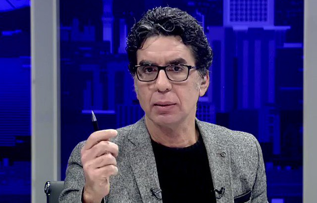 "عصام العرجاني اشترى تذاكر الدرجة التالتة (لمباراة الأهلي وبيراميدز) ووزعها على جمهور الأهلي".. حقيقة تصريحات محمد ناصر