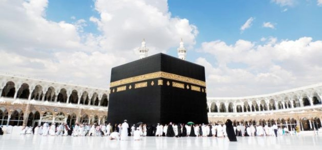 هل قررت السعودية العودة التدريجية للعمرة؟