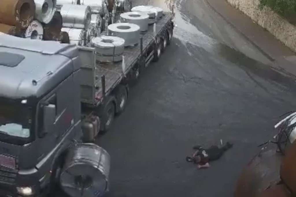 مقطع الفيديو لعامل فلسطيني وليس إسرائيلي