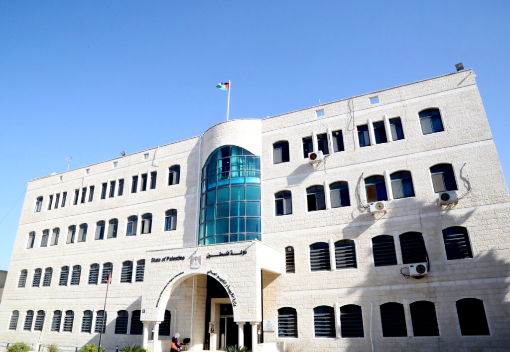 قناة انتحالية باسم وزارة التربية والتعليم العالي على تطبيق واتساب