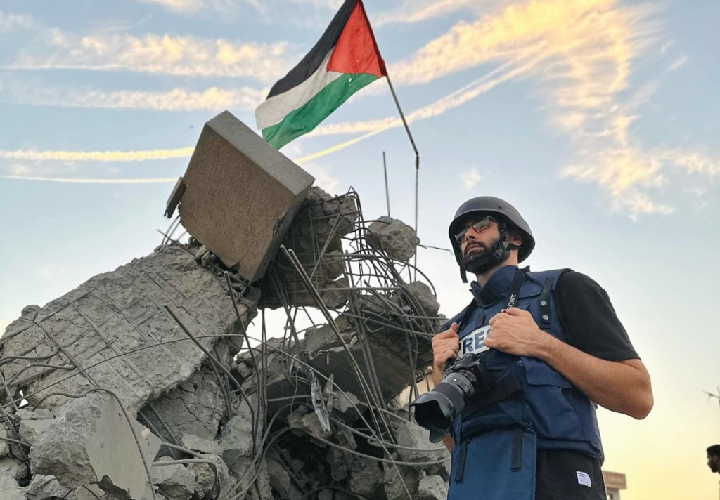 معتز عزايزة ينفي لتيقّن تعرضه للاعتقال ومقتل المواطن الذي صورّه مؤخرًا