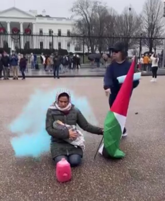 الفيديو لمسرحيّة تم تمثيلها أمام البيت الأبيض لتجسّد الواقع الفلسطيني ومعاناة أهالي غزّة